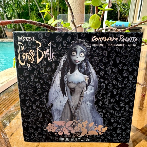 Tim Burton’s Corpse Bride Complexion Palette & Everlasting Setting Mist Set - Picture 6 of 10